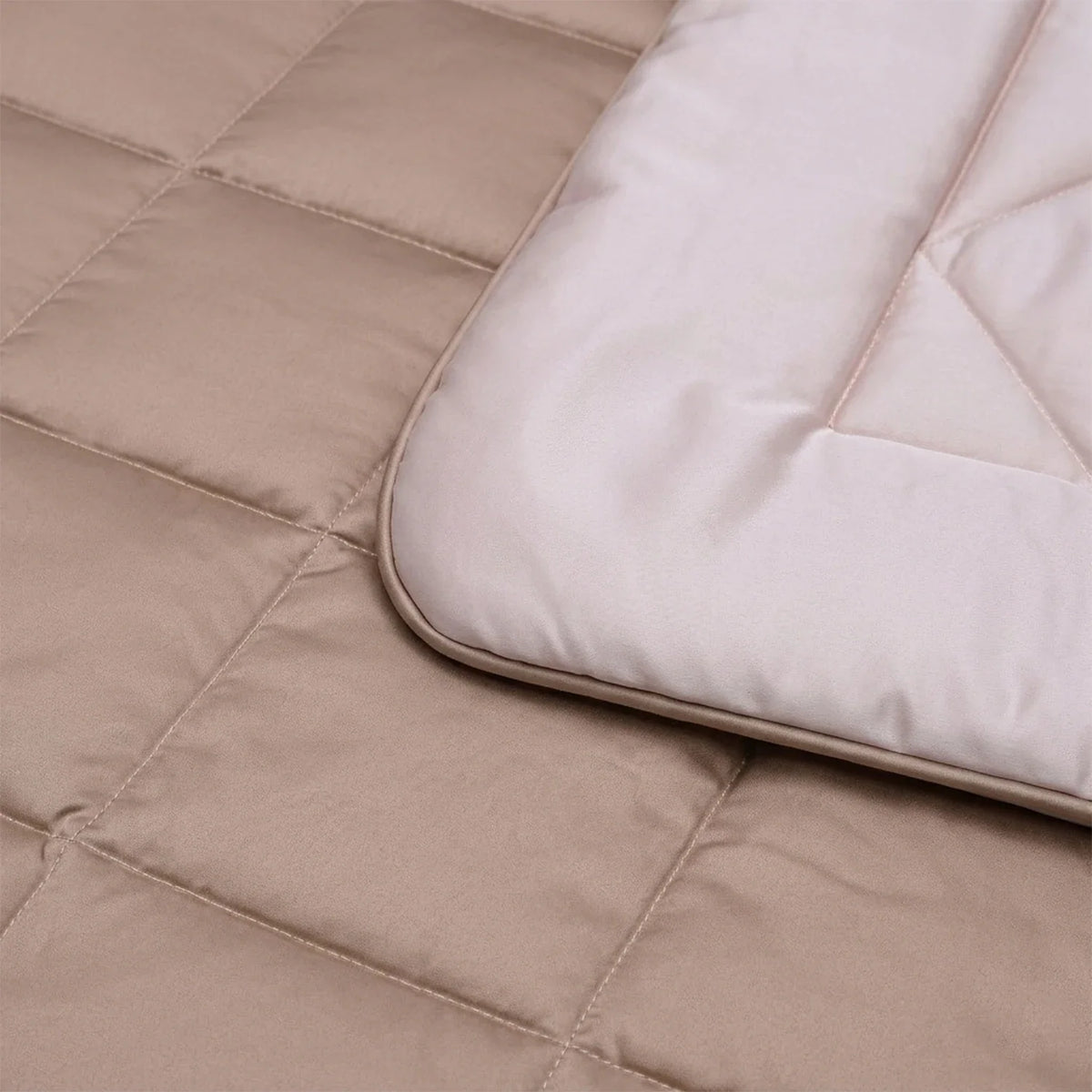 Cozy Pink Comforter – (Queen Size)