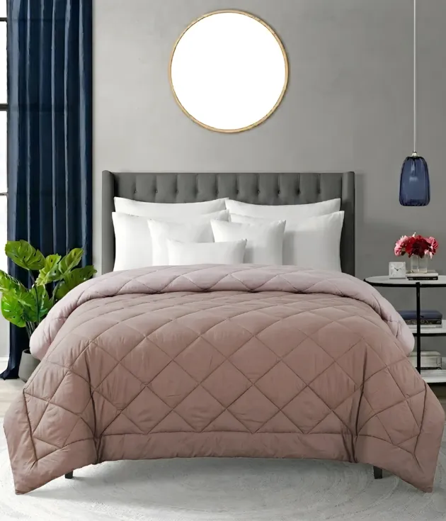 Cozy Pink Comforter - Ultra Soft Microfiber Quilt (Queen Size)